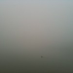 Donau mit Boje, wer hier springt kommt ungesehen bis ans Schwarze Meer